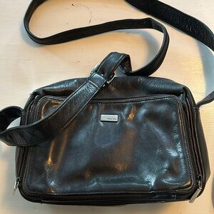 Vintage Perlina NY Designer Soft Black Leather Crossbody Purse/bag